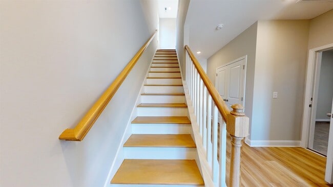 Building Photo - 1032 Moen Lp