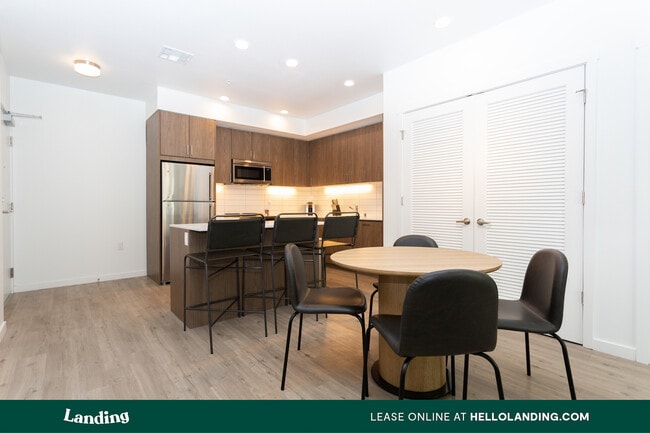 Building Photo - 9314 W Russell Rd