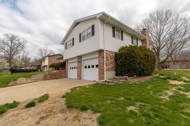 Building Photo - 306 W Briarwood Ln
