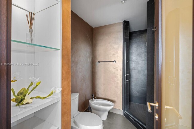 Building Photo - 4775 Collins Ave