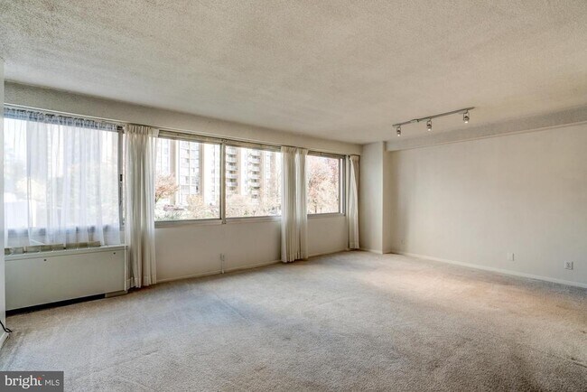 Building Photo - 4515 Willard Ave