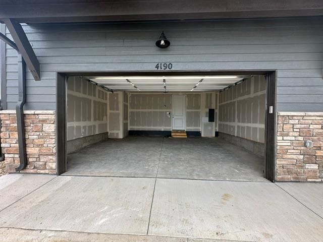 Building Photo - 4190 S Park Dr