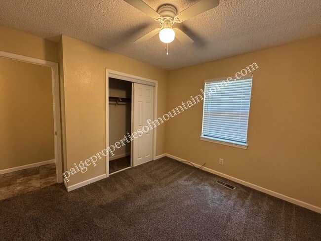 Building Photo - 3 bedroom, 1 bath Home