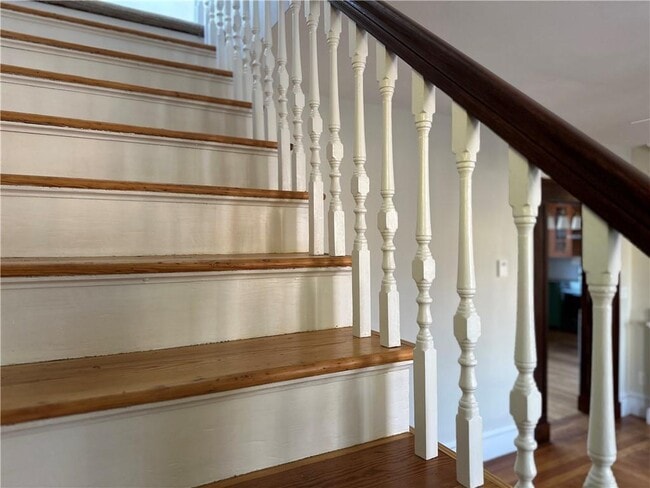 Building Photo - 100 Maple Ave