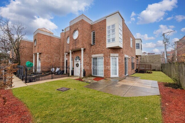 Building Photo - 5424 S Ellis Ave
