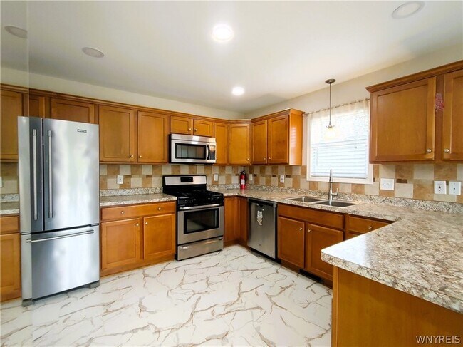Building Photo - 441 Riverwalk Dr
