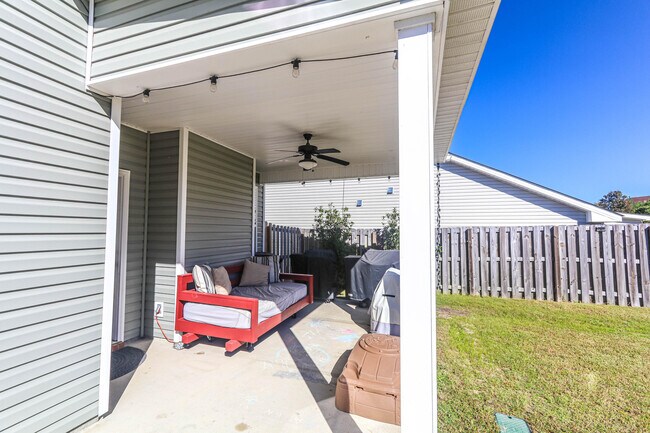 Building Photo - 550 Jensen Ln