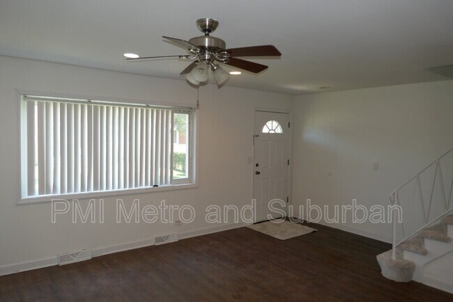 Building Photo - 5 E Judith Ann Dr