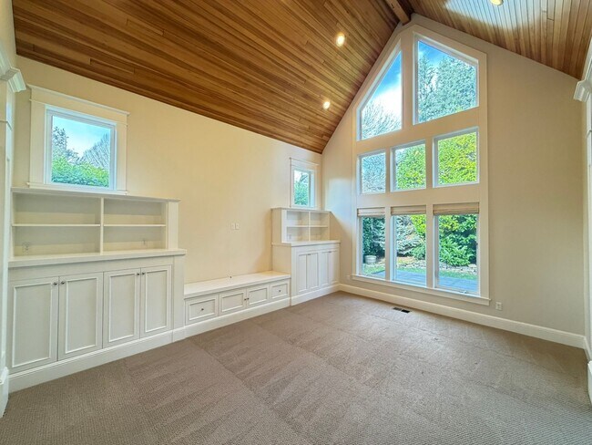 Building Photo - Gorgeous Custom Home In the Uplands Neighborhood. 4bd plus office. 2944sf.