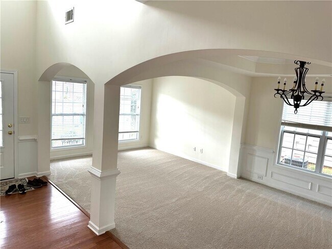 Building Photo - 5876 Rue Villa Ln