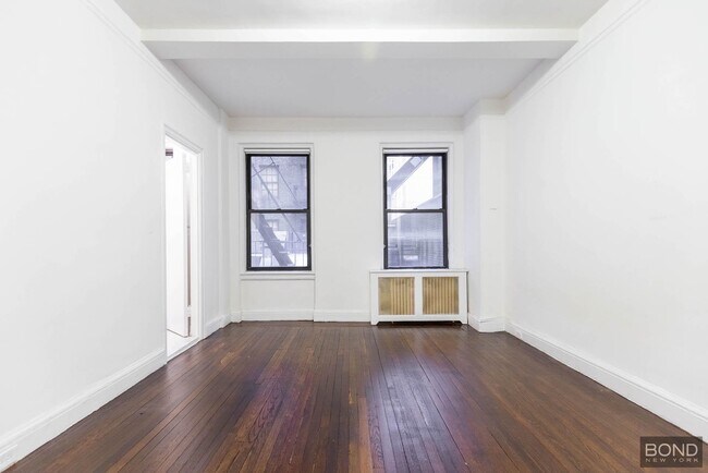 Building Photo - 140 E 46th St