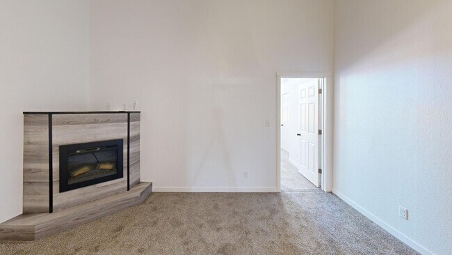 Building Photo - 105-107 W Oak St