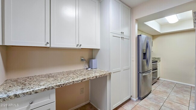 Building Photo - 616 S Hardy Dr