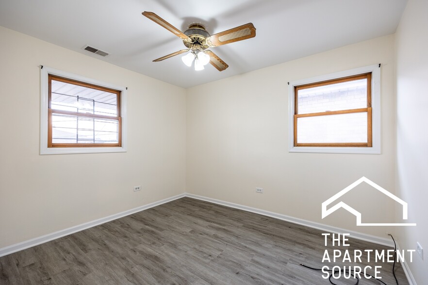 Building Photo - 6323 W Fullerton Ave