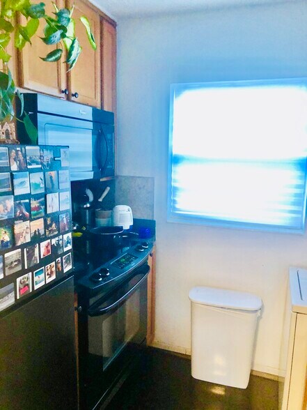 Kitchen - 220 Meridian Ave