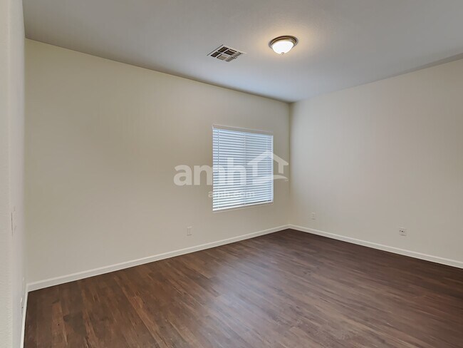 Building Photo - 1212 E Desert Rose Trail