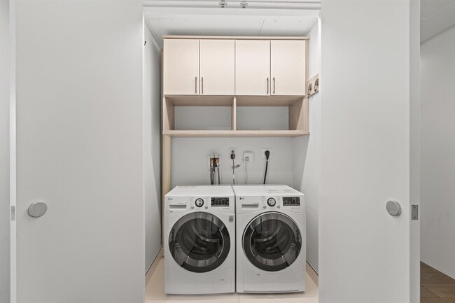 Building Photo - 320 Adolphus Ave