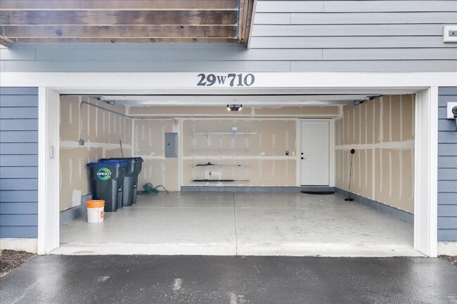 Building Photo - 29W710 Cambridge Ct