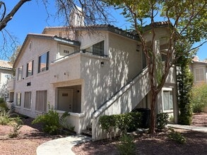 Building Photo - 1ST FLOOR CONDO UNIT 3 BEDROOM / 2.5 BATHROOMS LOCATED IN A GATED COMMUNITY!