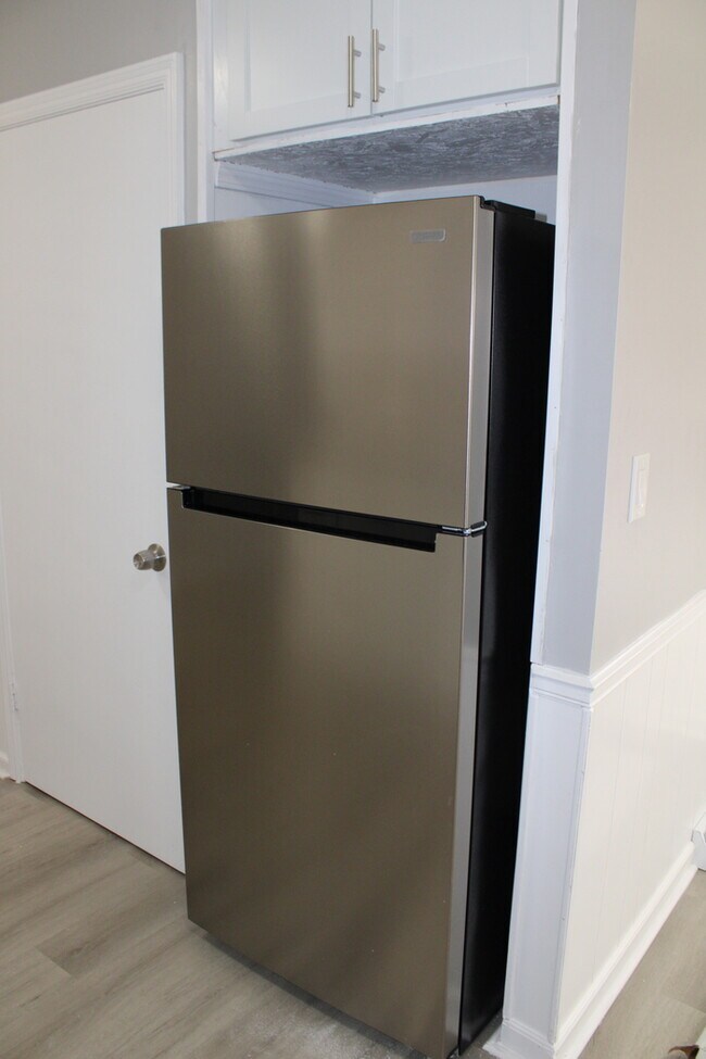 Building Photo - Unique Rental in Grandview with 3 bay gara...
