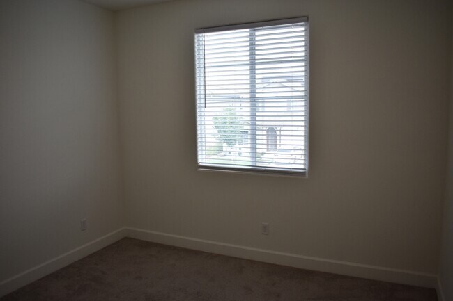 Building Photo - 8168 Oxbow Lndg Lp