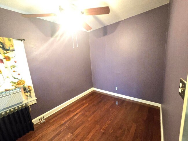 Building Photo - Beautiful 2 Bedroom 1.5 Bathrooms Patterson Park