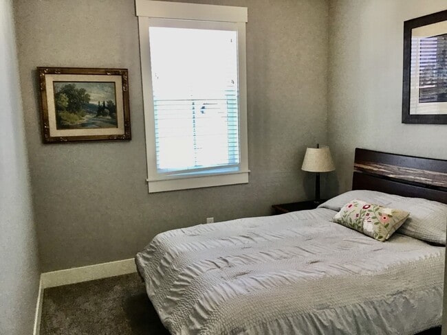 Building Photo - FOR RENT - All Inclusive Owner pays utilities - Furnished 3 bed, 2 bath NorthWest Crossing Townhome