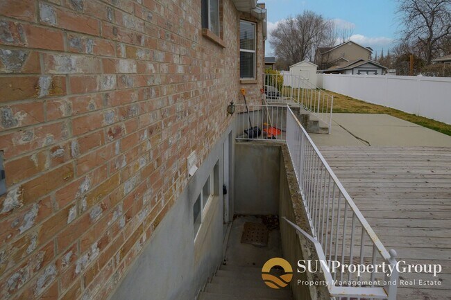 Building Photo - Large Basement Apartment in Great South Jordan Location!