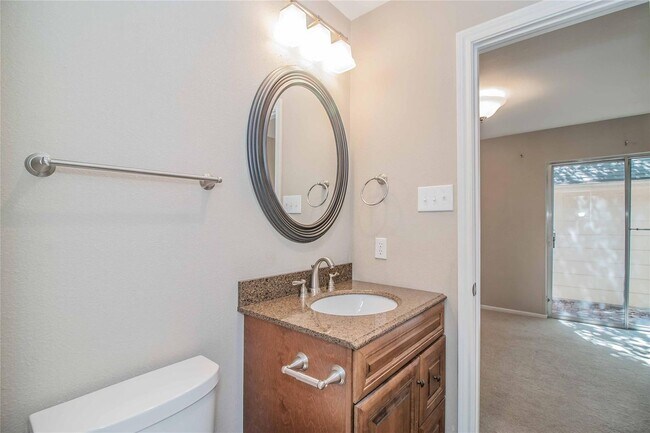 Building Photo - Amazing 2 Bed, 1.5 Bath- Half of Duplex Av...