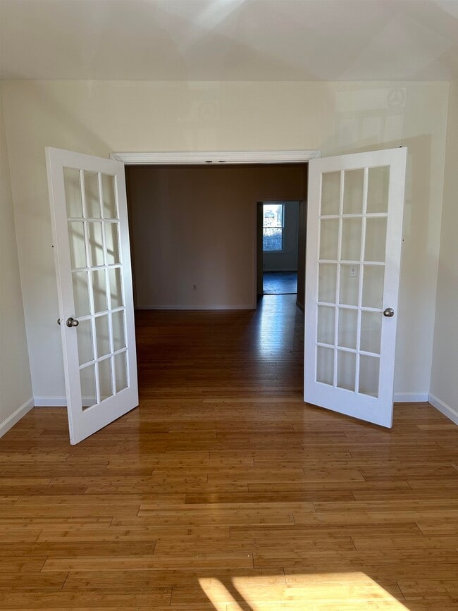 Building Photo - 125 W 28th St