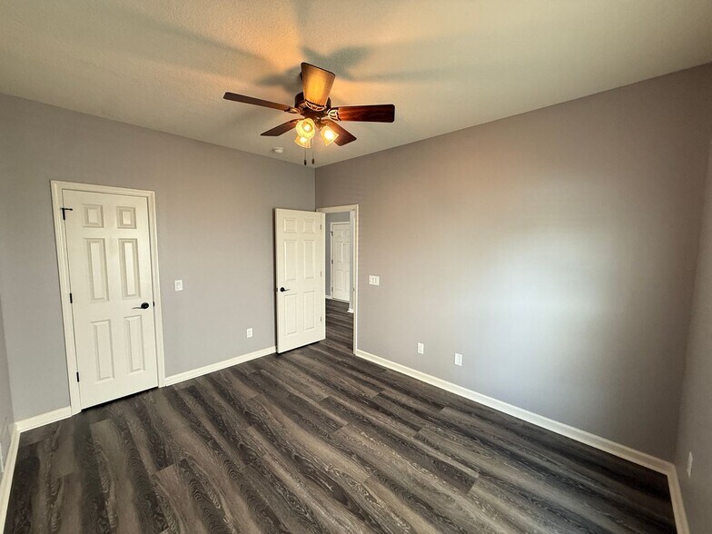 Building Photo - 6015 Melan Cove