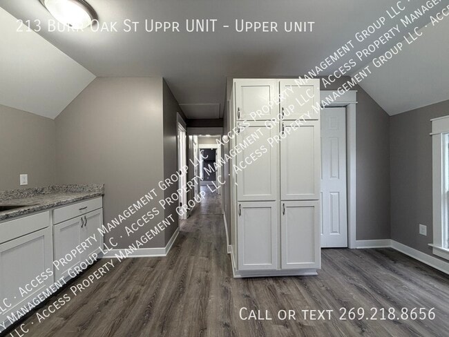 Building Photo - 213 Burr Oak St