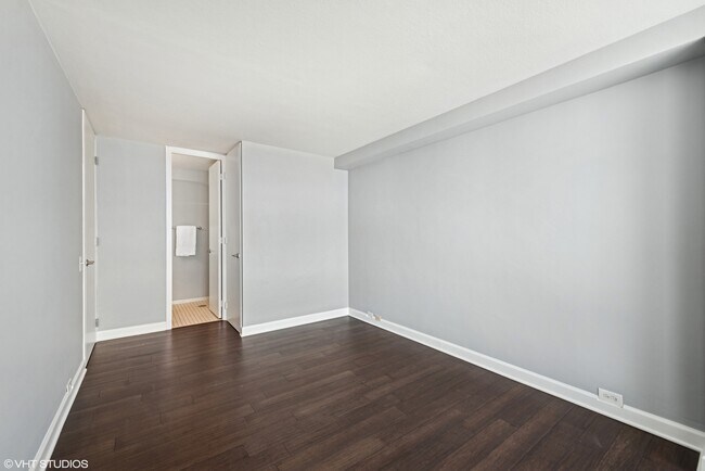Building Photo - 330 W Diversey Pkwy