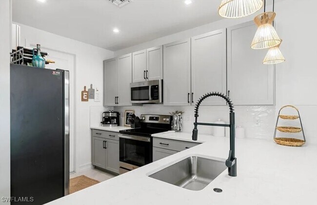 Building Photo - 7578 Rockefeller Dr