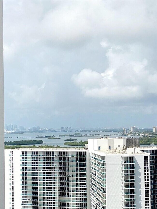 Building Photo - 16001 Collins Ave