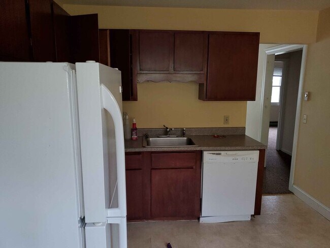 Kitchen - 83 River Rd