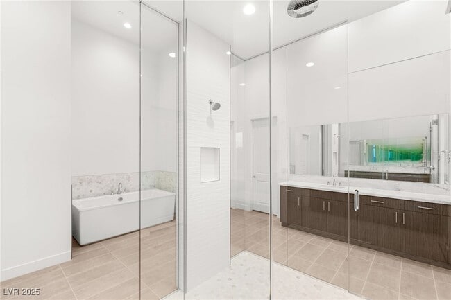 Building Photo - 10793 Vista Altura Ave