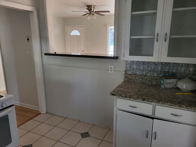 Building Photo - 614 Highland Ave