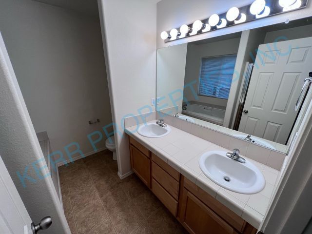 Building Photo - 4 Bd / 2.5 Bth - Central A/C - Attached Ga...