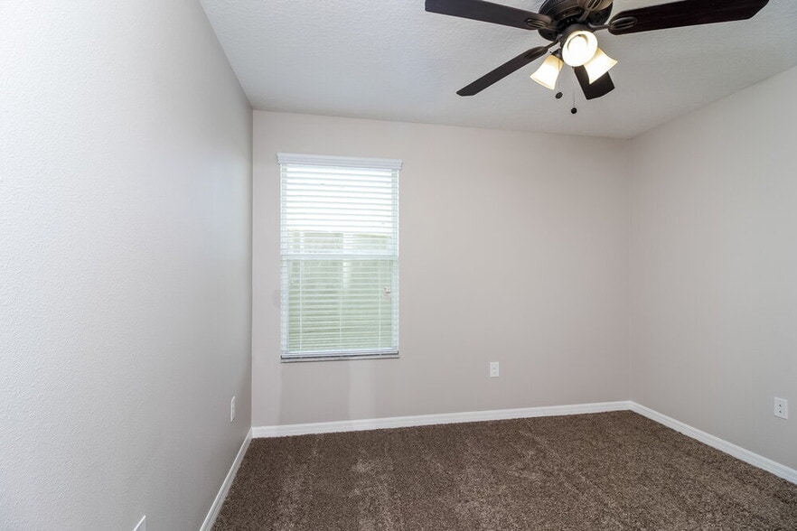 Building Photo - 1021 Seminole Sky Dr