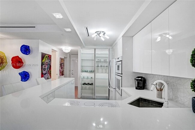Building Photo - 1717 N Bayshore Dr
