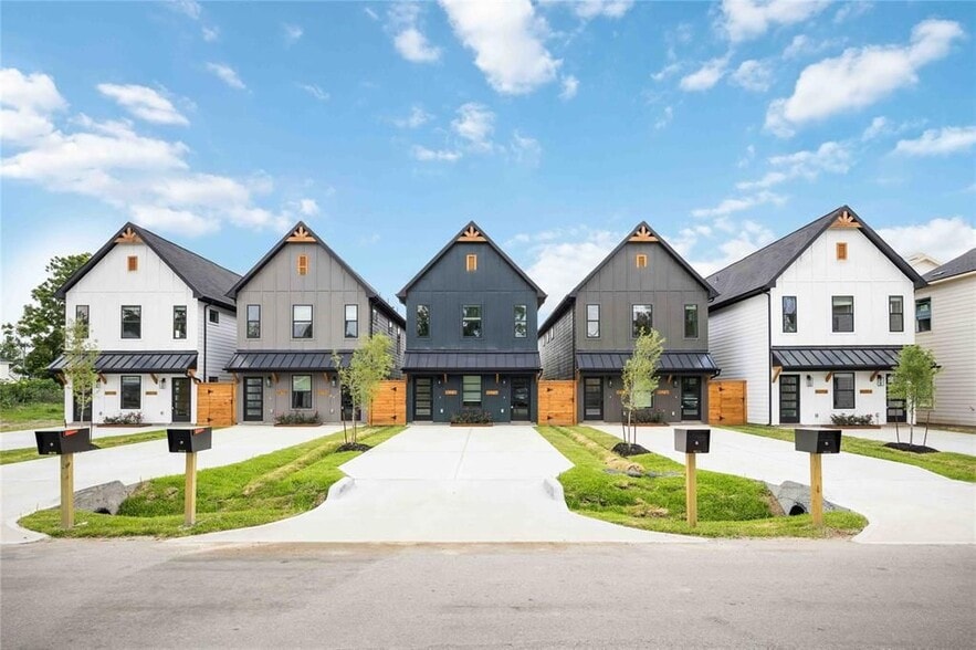 Building Photo - 8019 Cora St