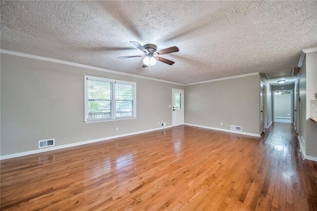 Building Photo - 216 Cedar Valley Ct