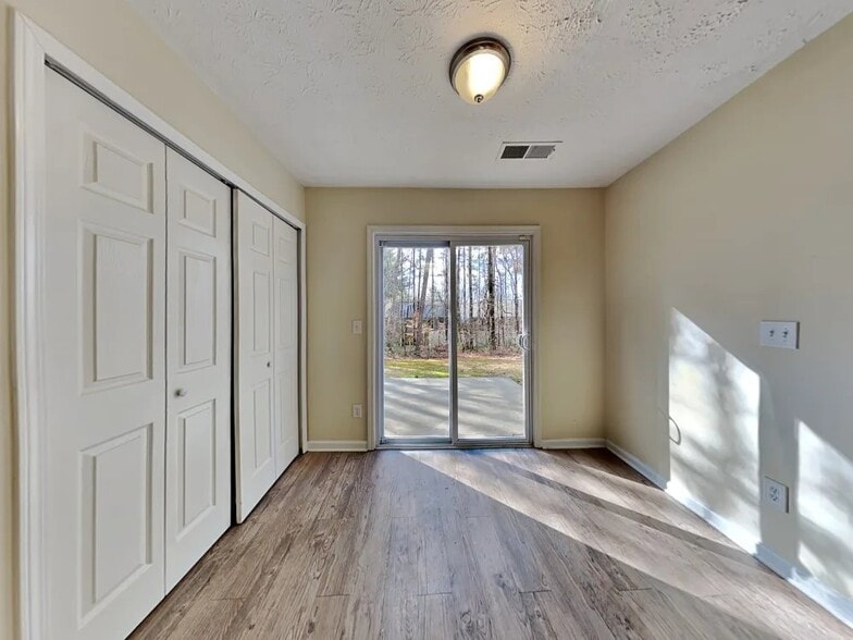 Building Photo - 1331 Ambercrest Way