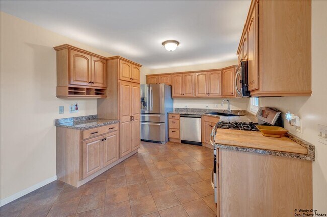 Building Photo - 3008 Blarney Stone Ln