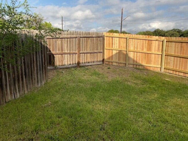 Building Photo - 6403 Aspen Hill