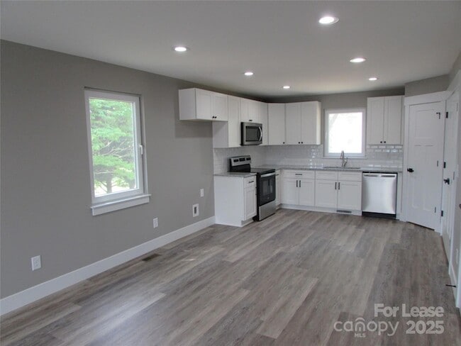 Building Photo - 128 Salem Church Rd