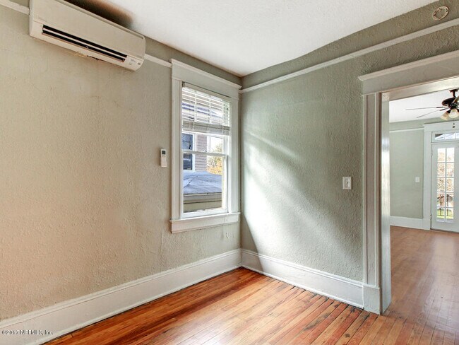 Building Photo - 2118 Herschel St