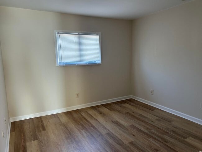 Building Photo - 800 Deer Creek Rd