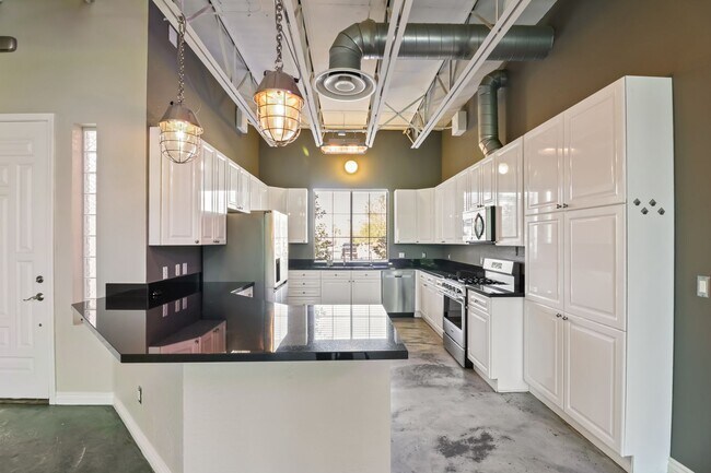 Building Photo - SW!!!  Pool!!! With jets!! Low Maintenance...